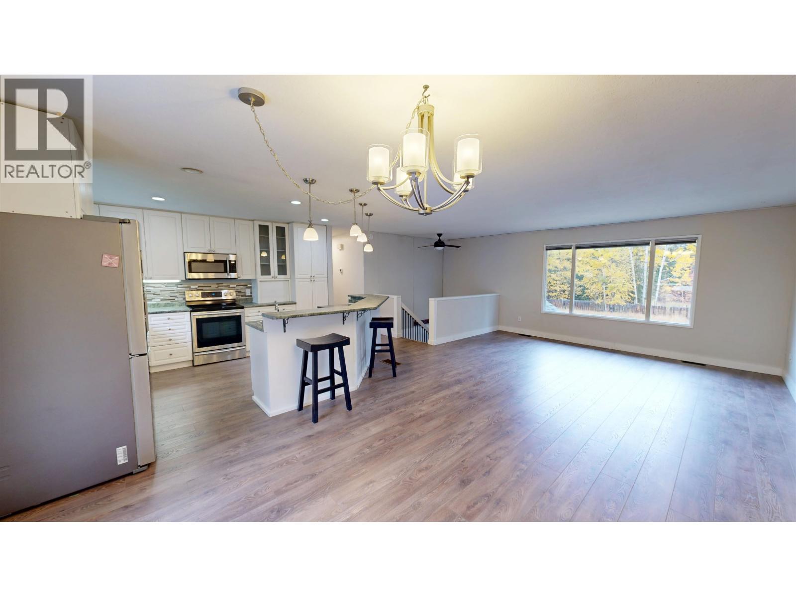 835 Spruce Avenue, 100 Mile House, British Columbia  V0K 2E0 - Photo 9 - R3057048