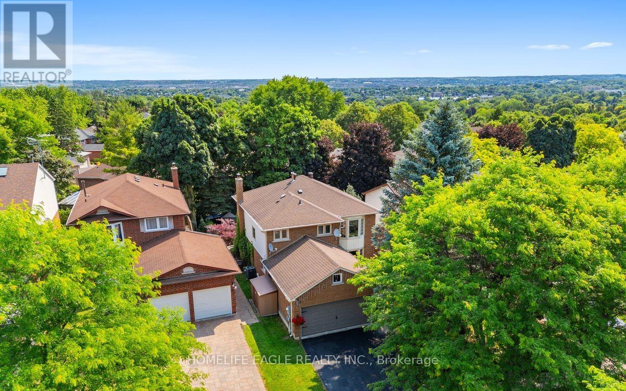 30 MOFFAT CRESCENT, Aurora, Ontario