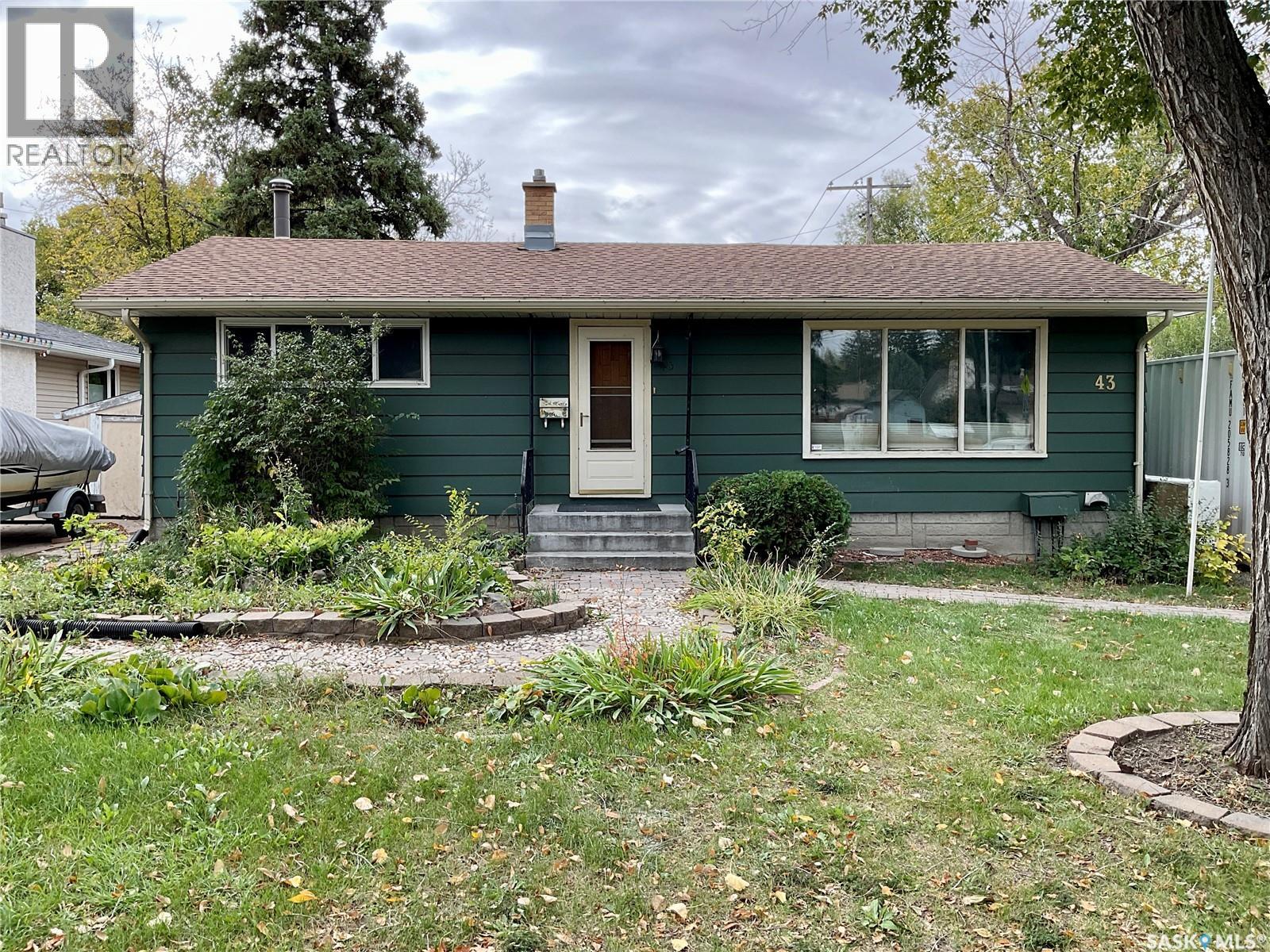 43 Hawthorne Crescent, Regina, Saskatchewan  S4S 4Y1 - Photo 1 - SK020251