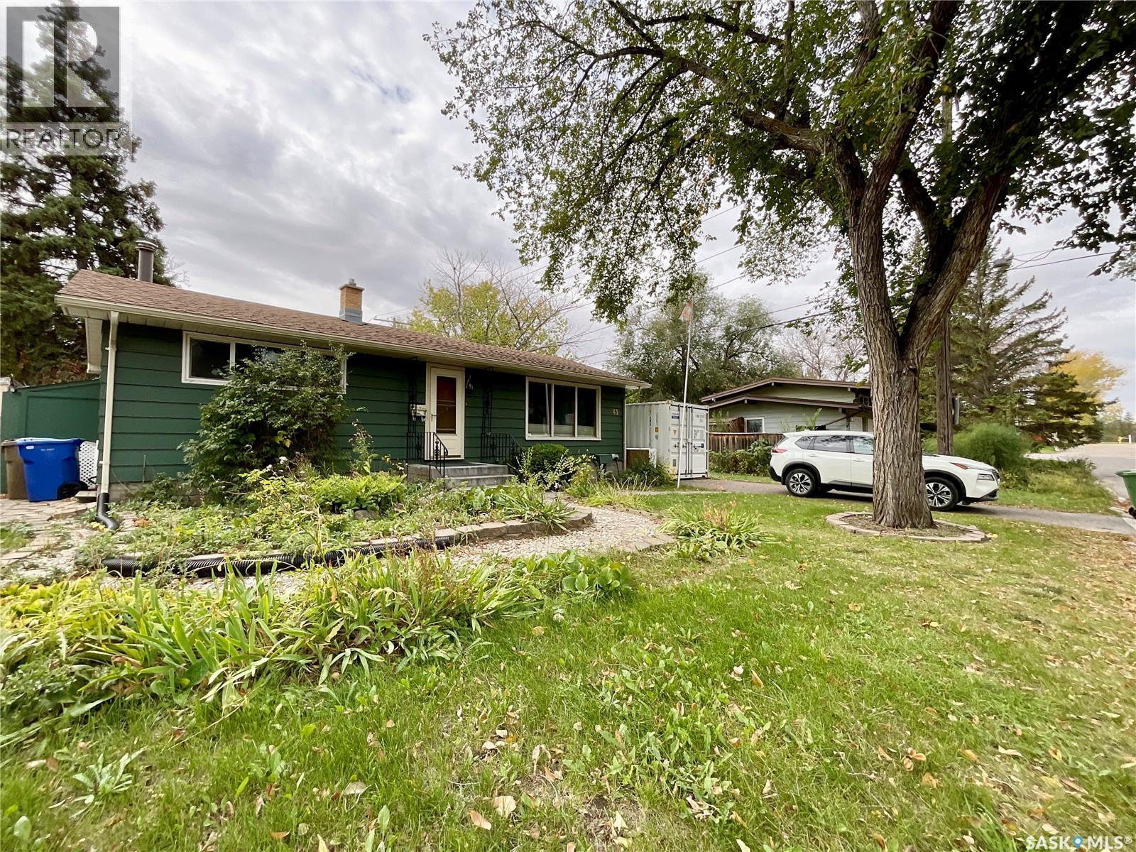 43 Hawthorne Crescent, Regina, Saskatchewan  S4S 4Y1 - Photo 3 - SK020251
