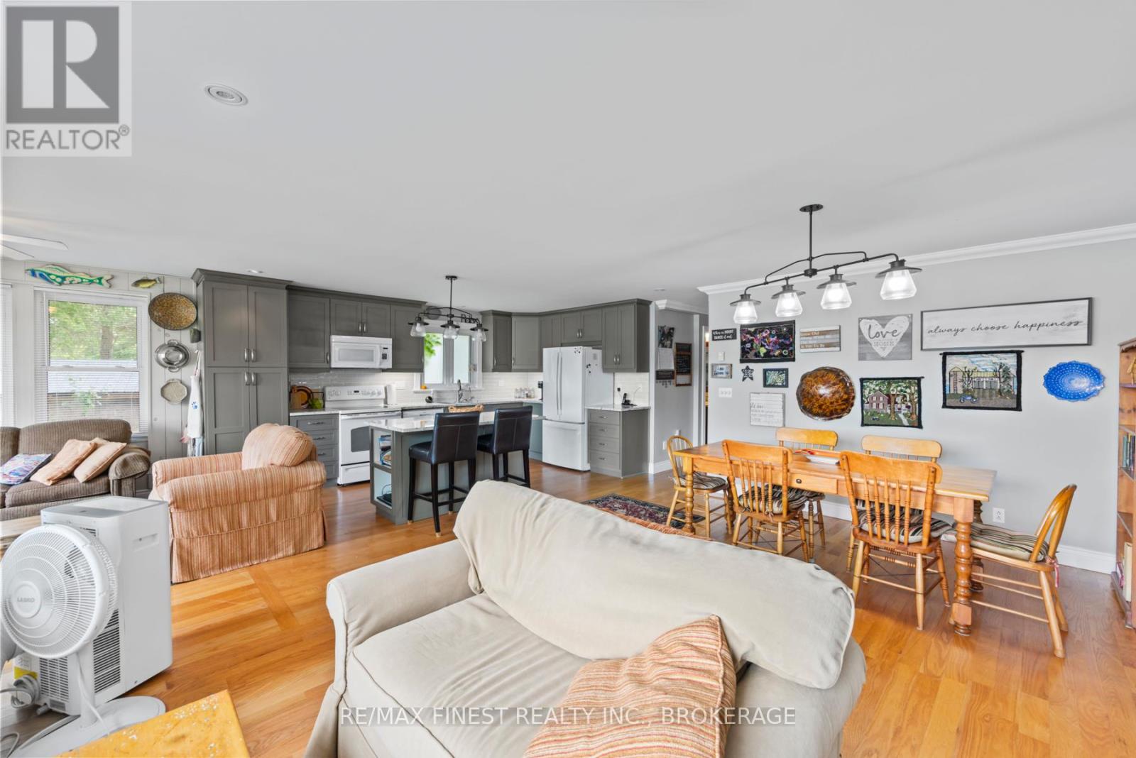 912 Moonlight Lane, Lansdowne Village, Ontario  K0E 1L0 - Photo 15 - X12453953
