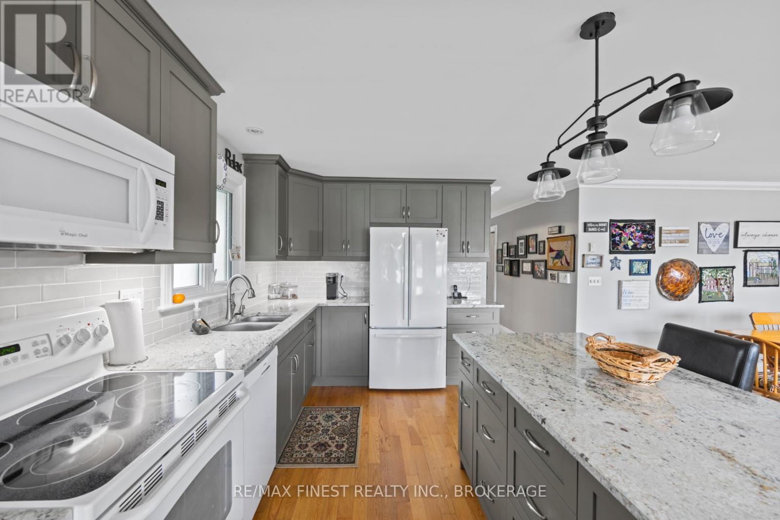 912 Moonlight Lane, Lansdowne Village, Ontario  K0E 1L0 - Photo 20 - X12453953