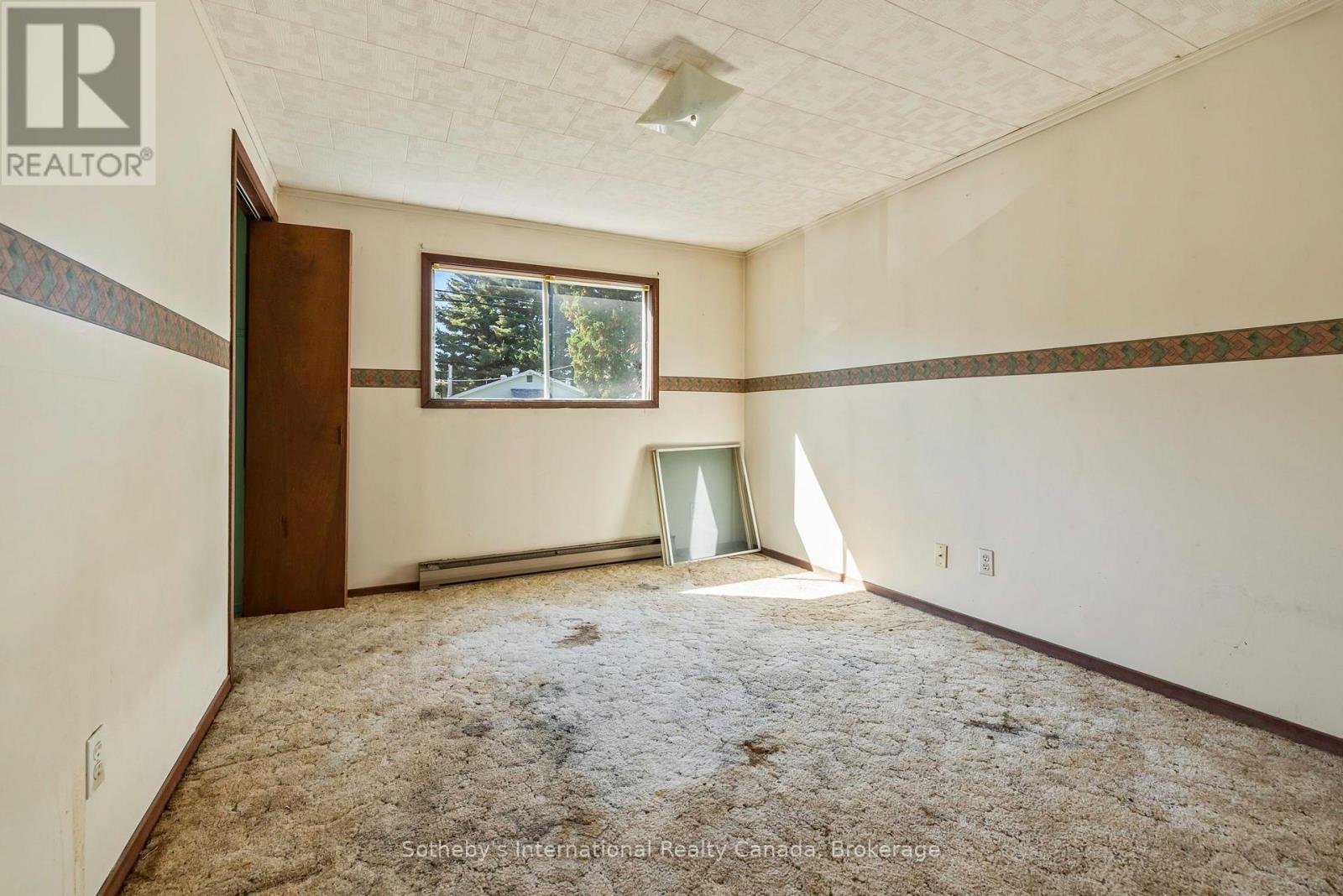 9 Summitt Avenue, Parry Sound, Ontario  P2A 2J4 - Photo 13 - X12453938