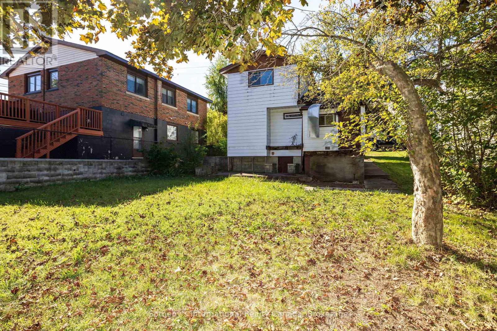 9 Summitt Avenue, Parry Sound, Ontario  P2A 2J4 - Photo 15 - X12453938