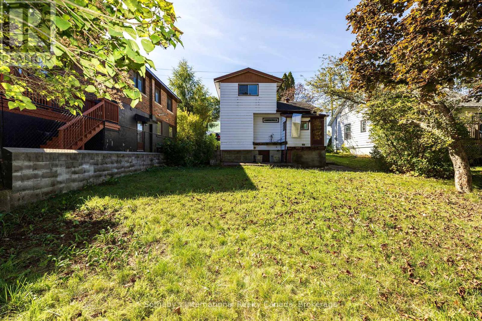 9 Summitt Avenue, Parry Sound, Ontario  P2A 2J4 - Photo 16 - X12453938