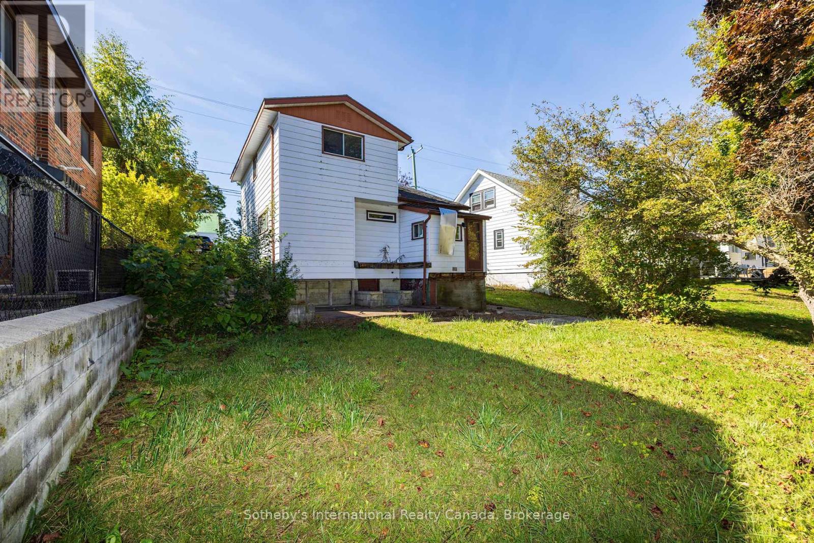 9 Summitt Avenue, Parry Sound, Ontario  P2A 2J4 - Photo 17 - X12453938