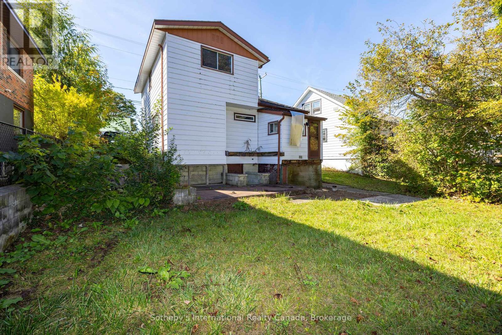9 Summitt Avenue, Parry Sound, Ontario  P2A 2J4 - Photo 18 - X12453938