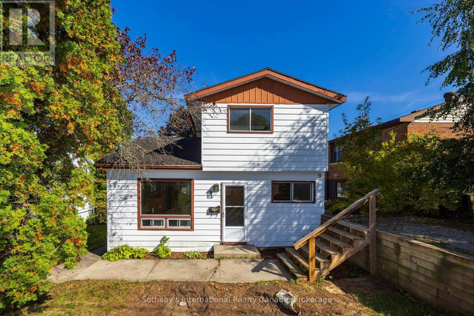 9 Summitt Avenue, Parry Sound, Ontario  P2A 2J4 - Photo 2 - X12453938