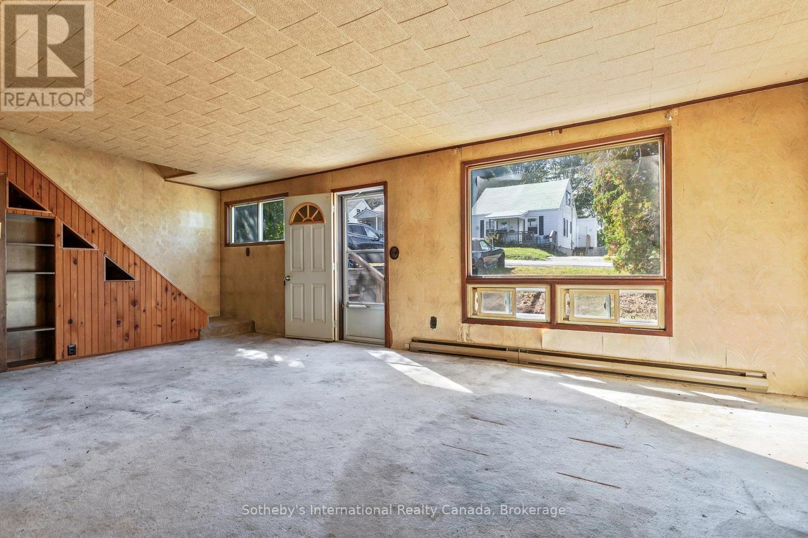 9 Summitt Avenue, Parry Sound, Ontario  P2A 2J4 - Photo 3 - X12453938