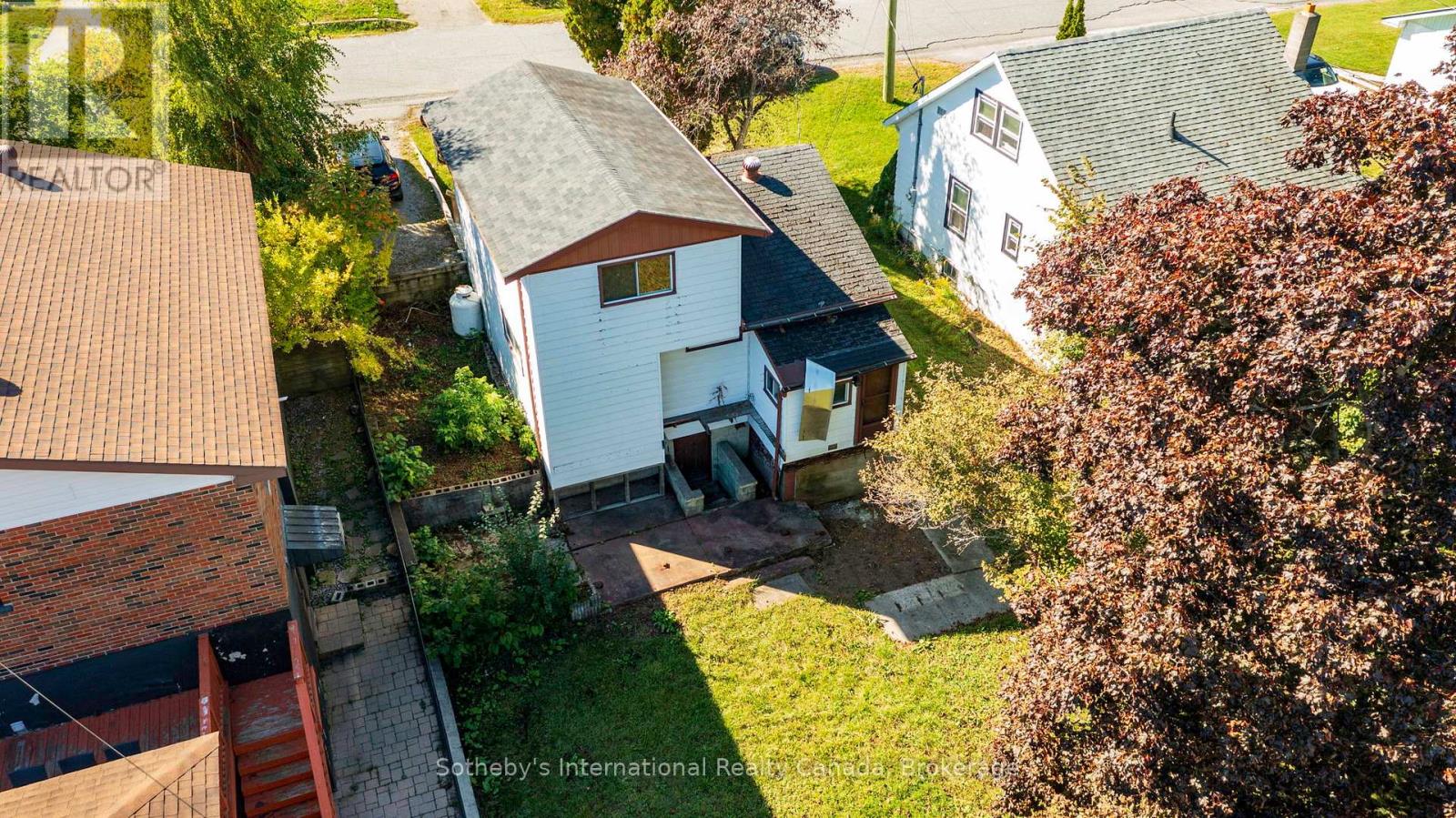 9 Summitt Avenue, Parry Sound, Ontario  P2A 2J4 - Photo 32 - X12453938