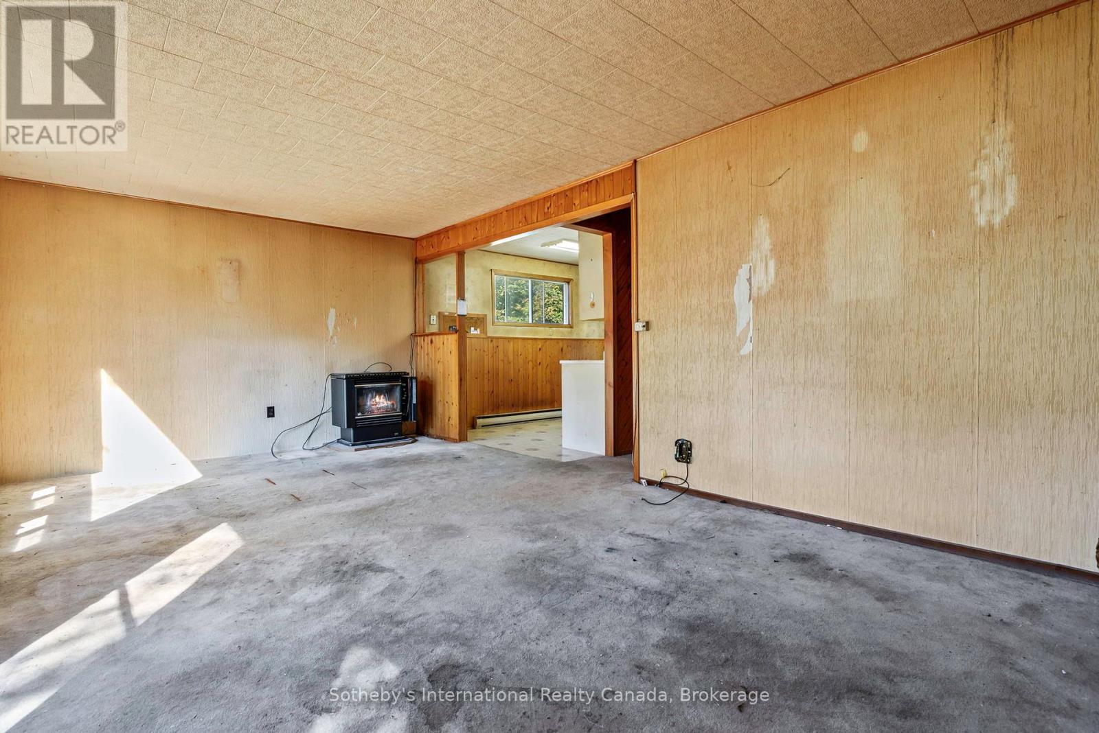 9 Summitt Avenue, Parry Sound, Ontario  P2A 2J4 - Photo 5 - X12453938