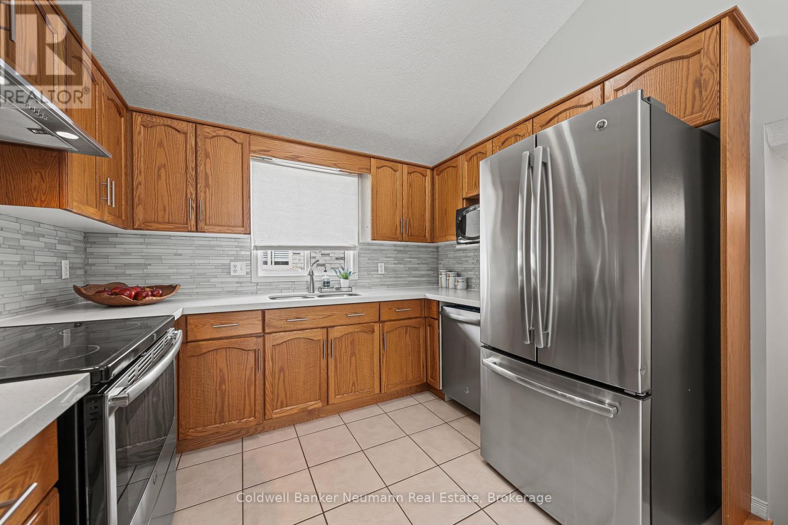 28 Bronwyn Place, Guelph (Willow West/sugarbush/west Acres), Ontario  N1K 1X1 - Photo 10 - X12454002