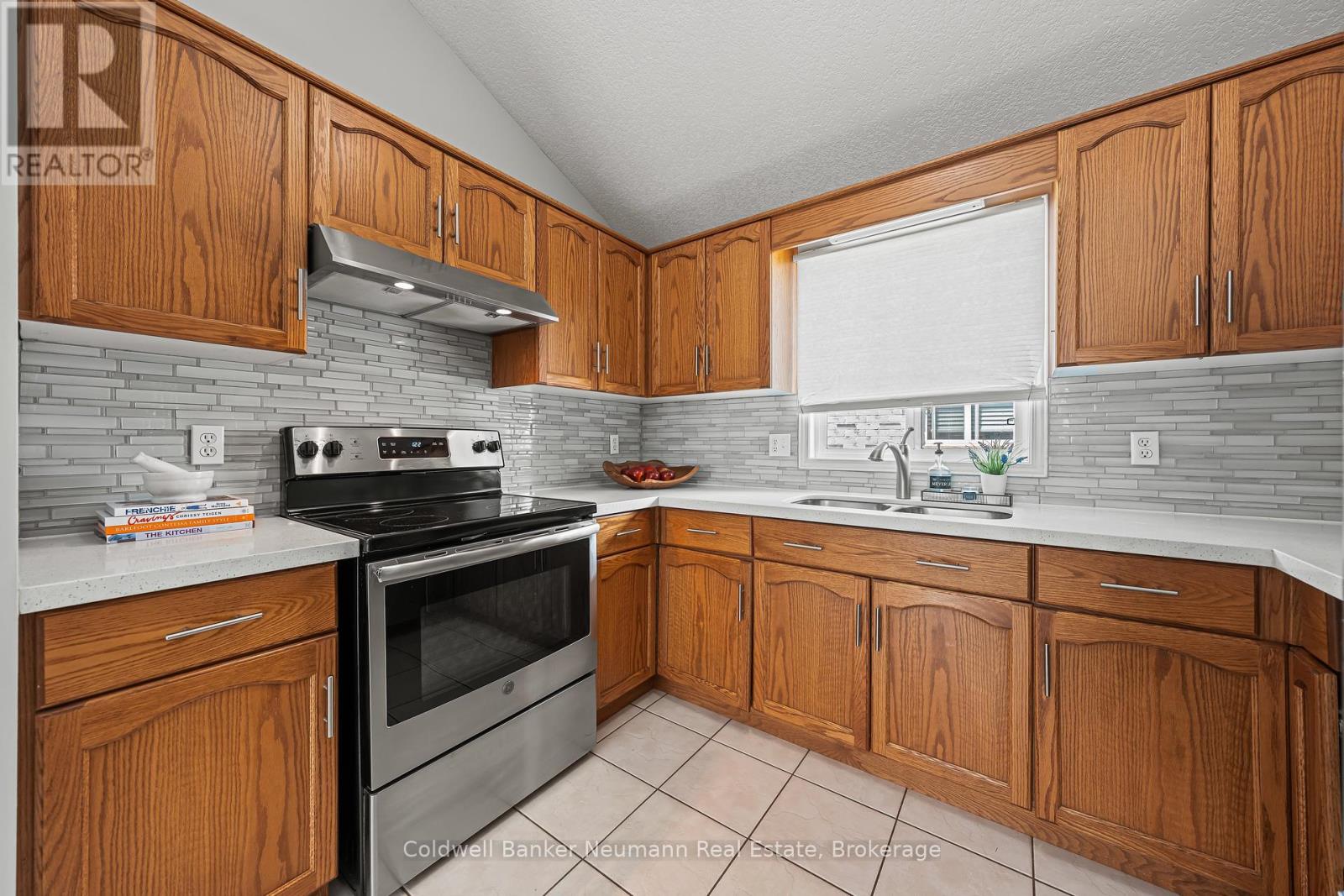 28 Bronwyn Place, Guelph (Willow West/sugarbush/west Acres), Ontario  N1K 1X1 - Photo 11 - X12454002
