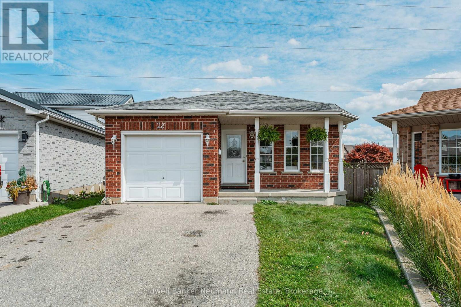 28 Bronwyn Place, Guelph (Willow West/sugarbush/west Acres), Ontario  N1K 1X1 - Photo 2 - X12454002