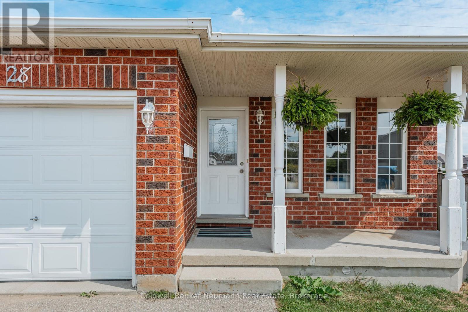 28 Bronwyn Place, Guelph (Willow West/sugarbush/west Acres), Ontario  N1K 1X1 - Photo 3 - X12454002