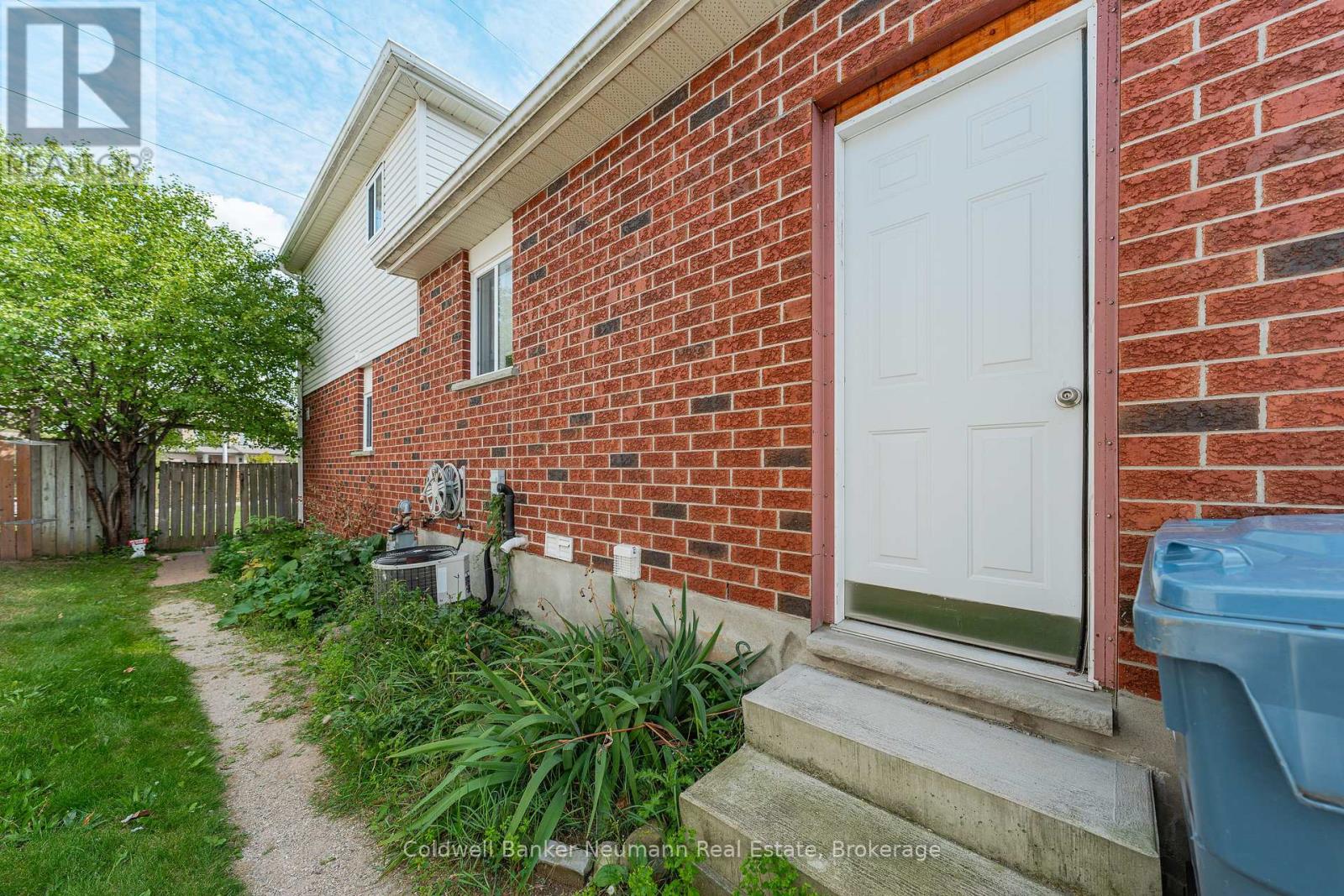 28 Bronwyn Place, Guelph (Willow West/sugarbush/west Acres), Ontario  N1K 1X1 - Photo 34 - X12454002