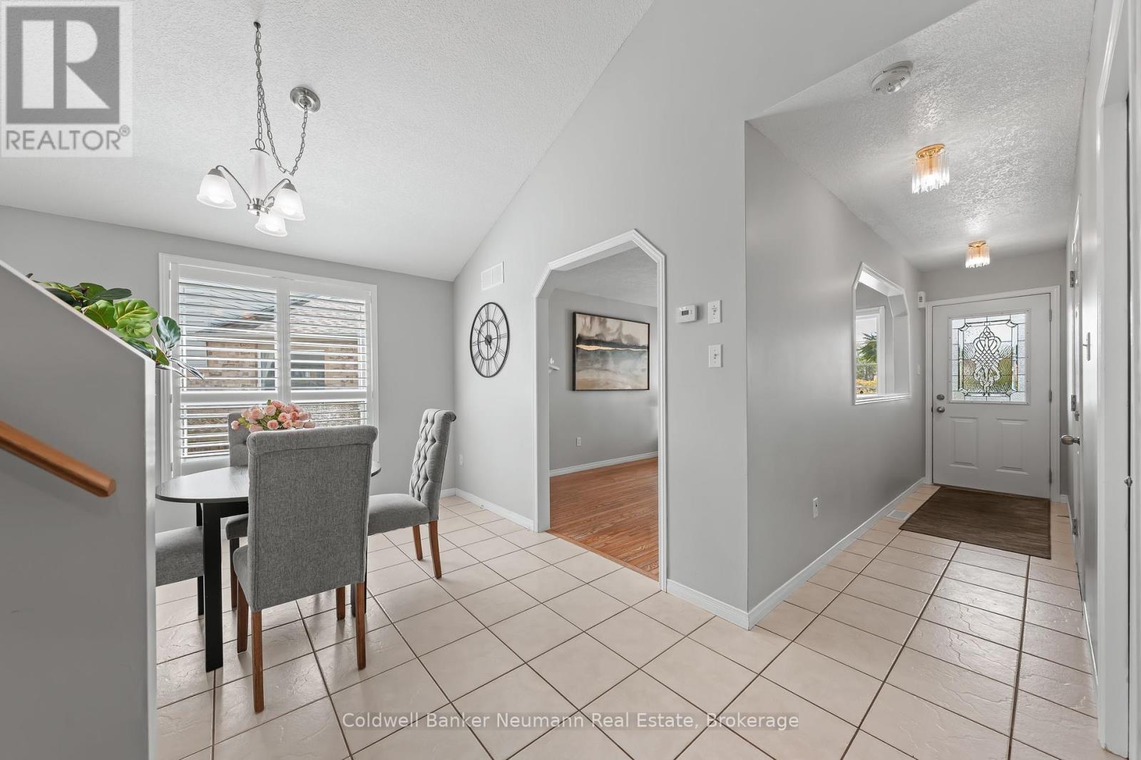 28 Bronwyn Place, Guelph (Willow West/sugarbush/west Acres), Ontario  N1K 1X1 - Photo 6 - X12454002