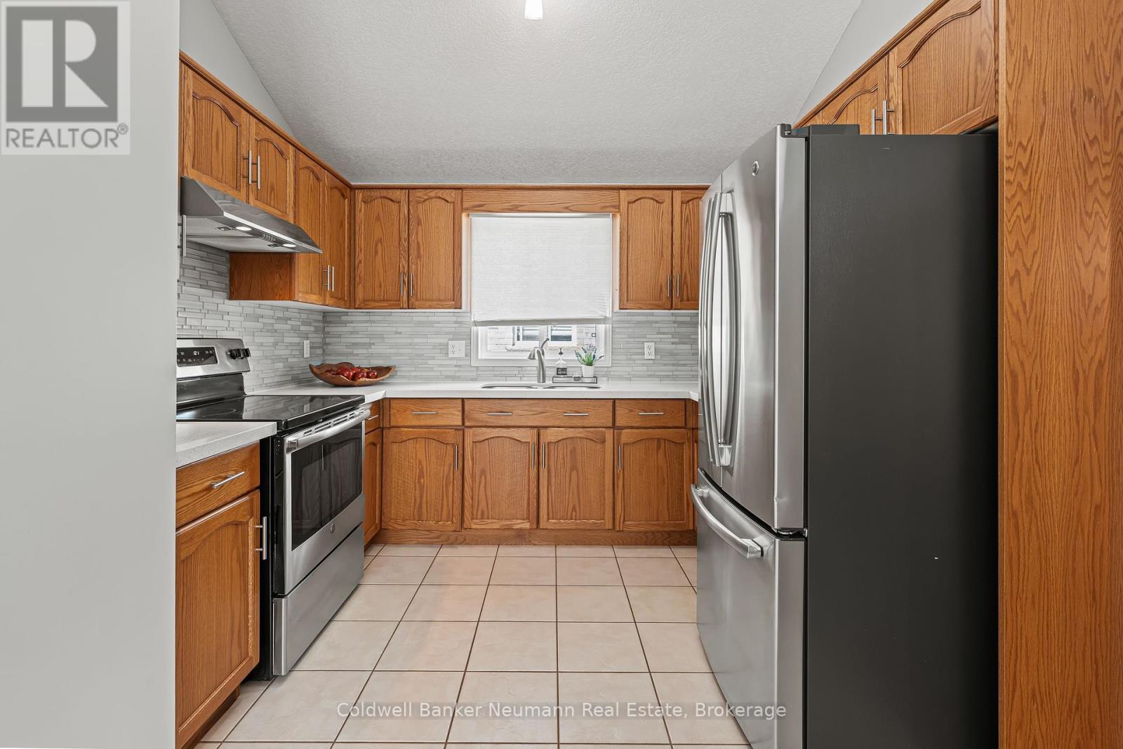 28 Bronwyn Place, Guelph (Willow West/sugarbush/west Acres), Ontario  N1K 1X1 - Photo 9 - X12454002