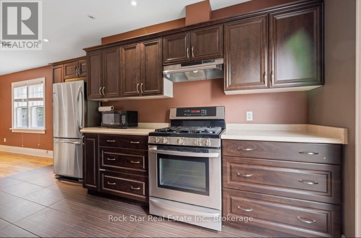 225 Chaffey Street, Welland, Ontario  L3B 2Y7 - Photo 6 - X12418695