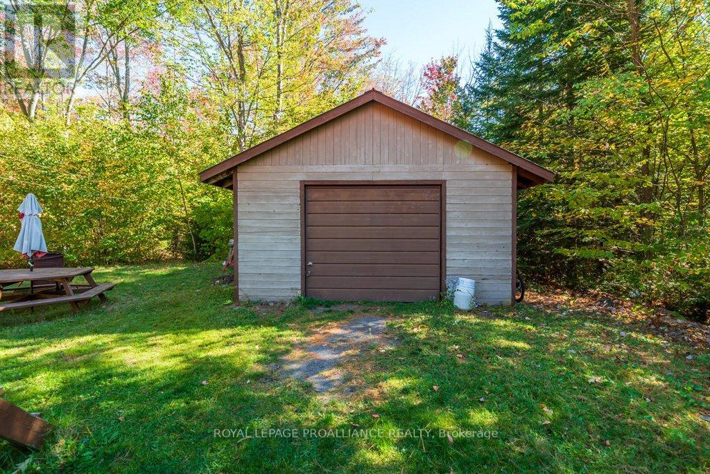 525 Skootamatta Lake Road, Frontenac (Frontenac North), Ontario  K0H 1K0 - Photo 35 - X12453940