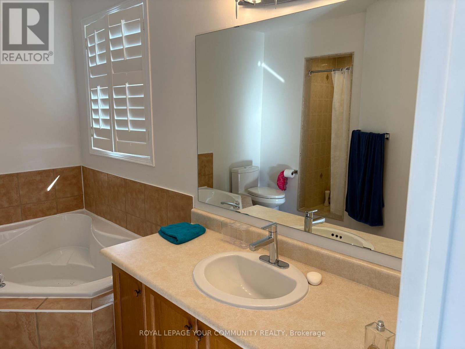 146 Hollywood Hill Circle, Vaughan, Ontario  L4H 2P2 - Photo 17 - N12453793