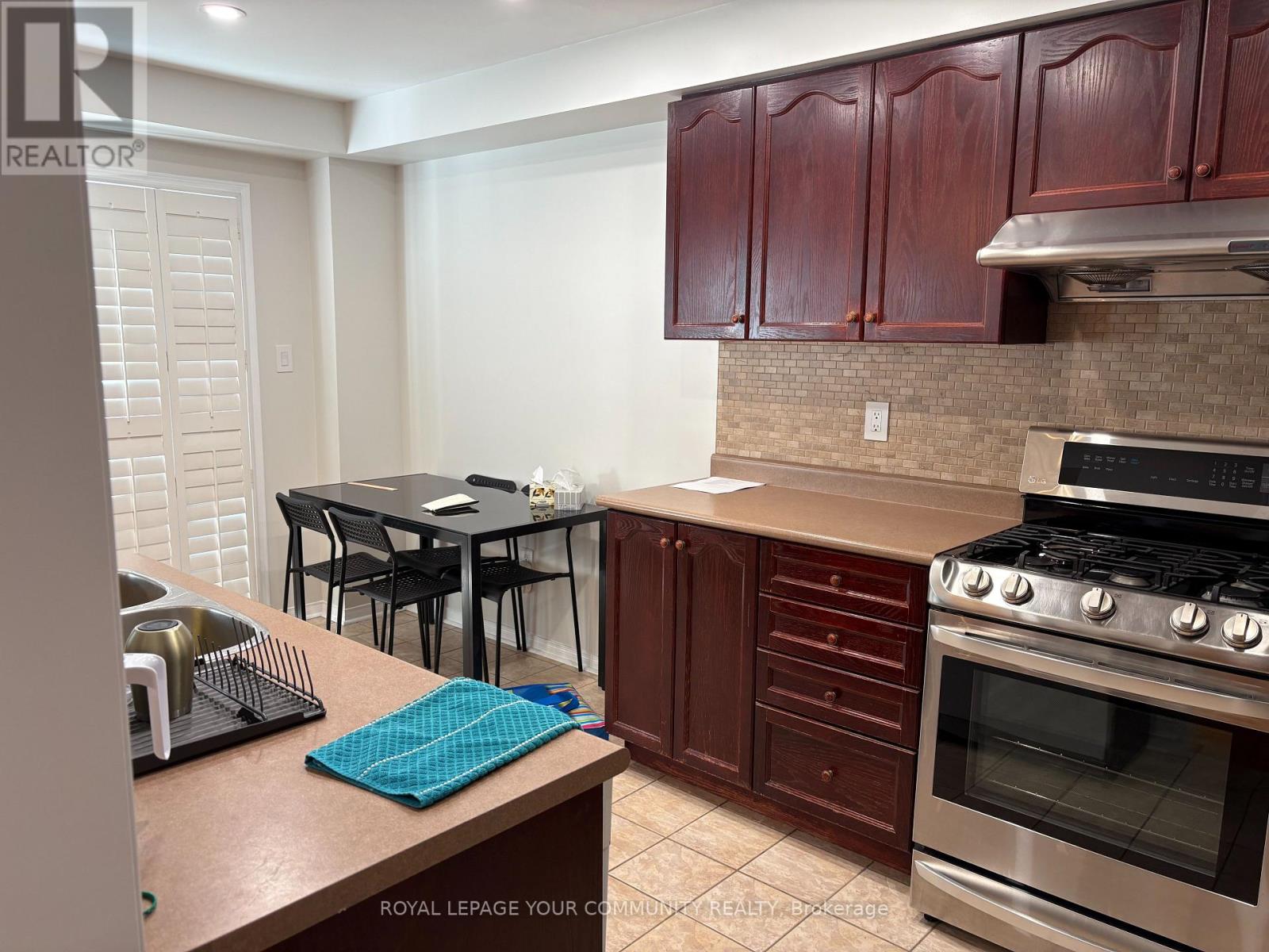 146 Hollywood Hill Circle, Vaughan, Ontario  L4H 2P2 - Photo 9 - N12453793