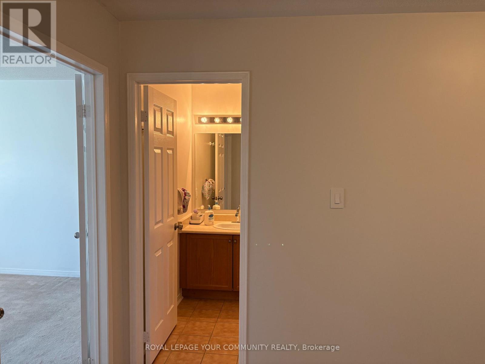 146 Hollywood Hill Circle, Vaughan, Ontario  L4H 2P2 - Photo 13 - N12453793