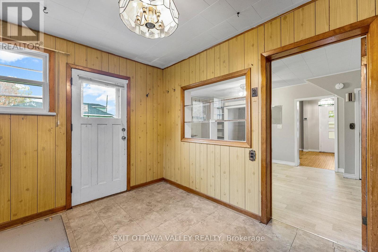 48 Needham Street, Madawaska Valley, Ontario  K0J 1B0 - Photo 12 - X12454057