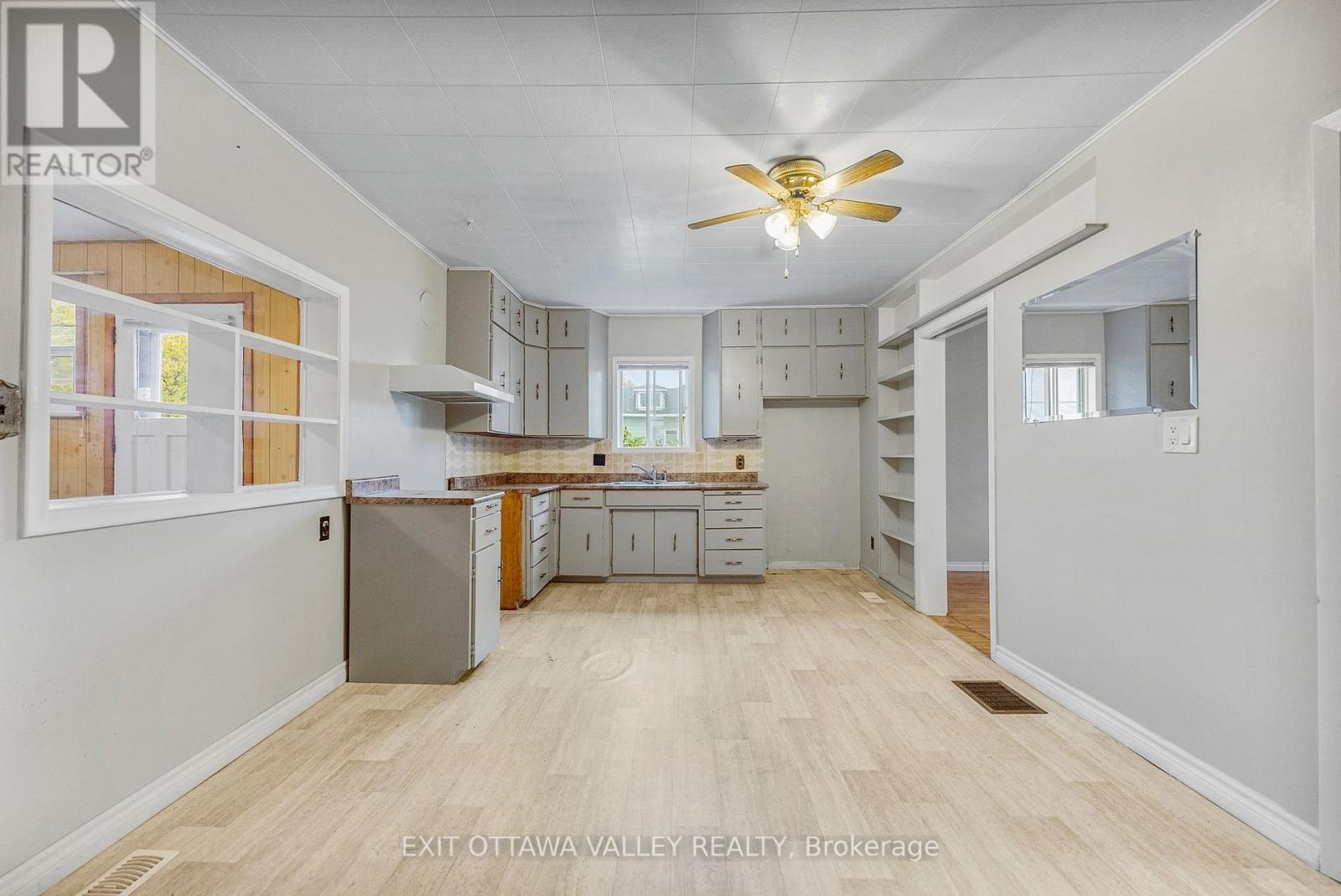 48 Needham Street, Madawaska Valley, Ontario  K0J 1B0 - Photo 13 - X12454057