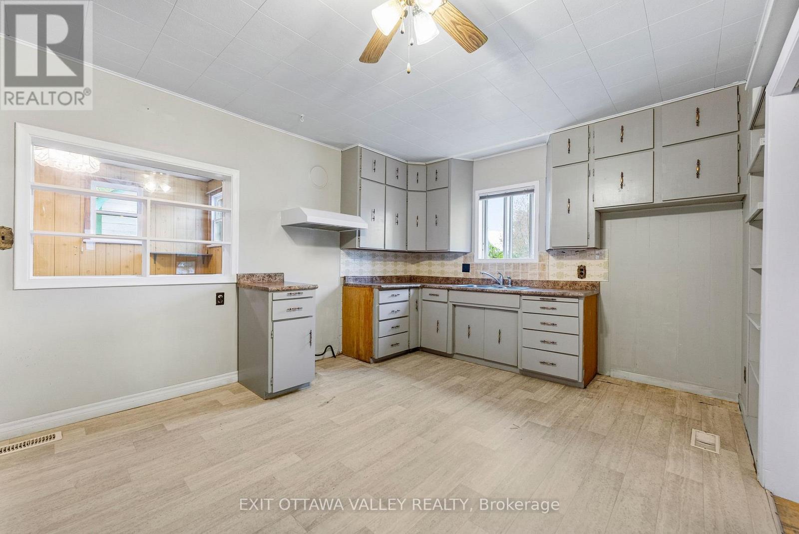 48 Needham Street, Madawaska Valley, Ontario  K0J 1B0 - Photo 14 - X12454057