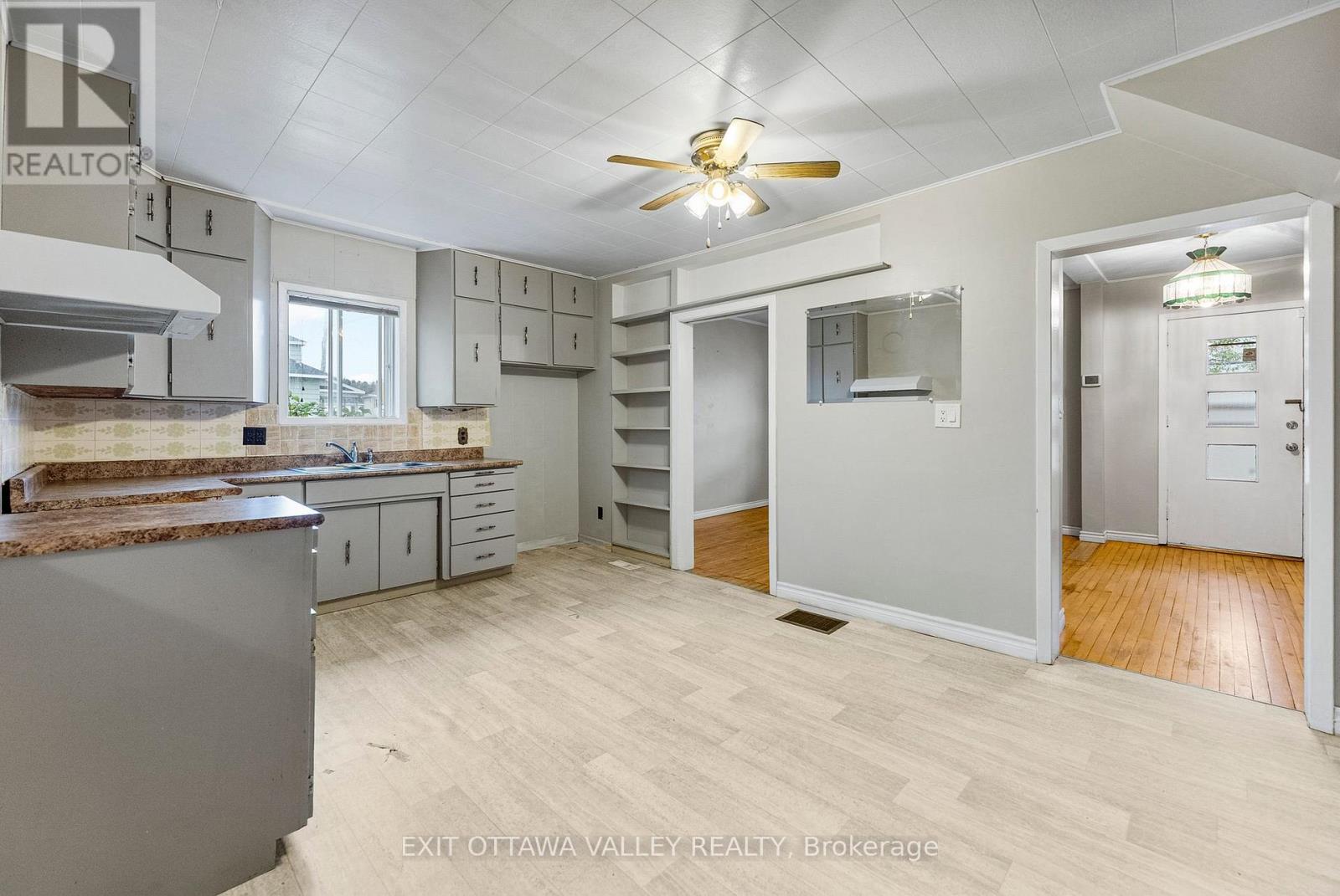 48 Needham Street, Madawaska Valley, Ontario  K0J 1B0 - Photo 15 - X12454057