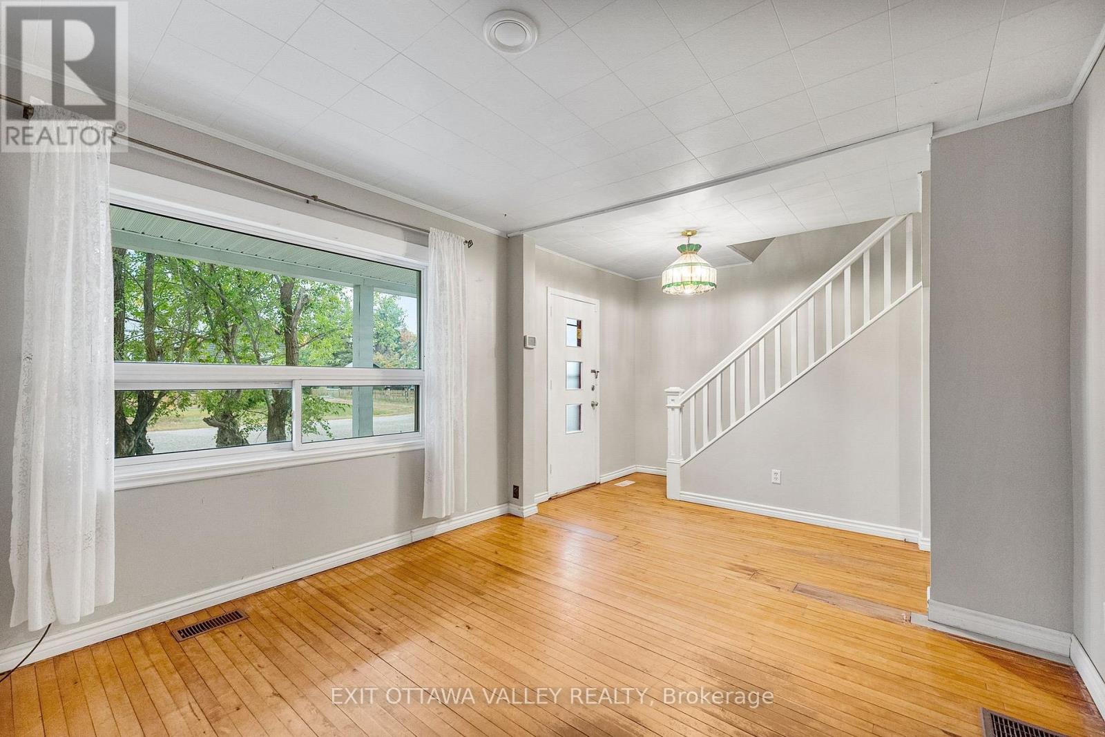 48 Needham Street, Madawaska Valley, Ontario  K0J 1B0 - Photo 17 - X12454057