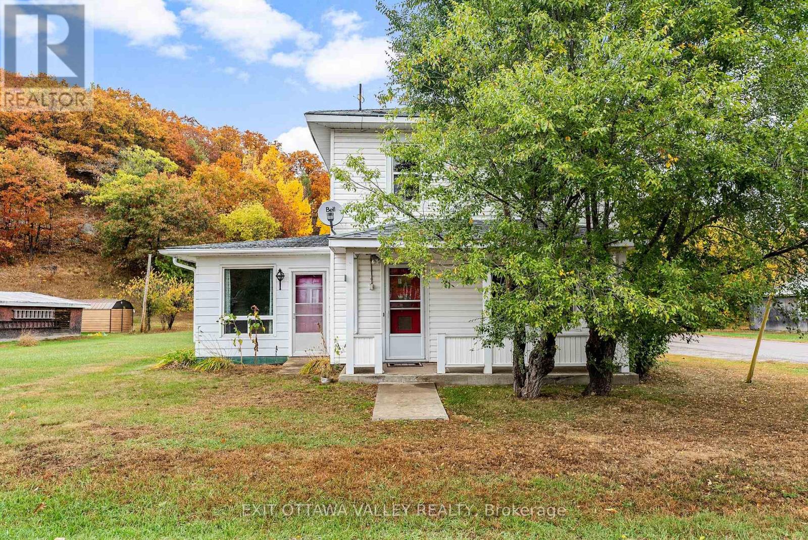 48 Needham Street, Madawaska Valley, Ontario  K0J 1B0 - Photo 4 - X12454057
