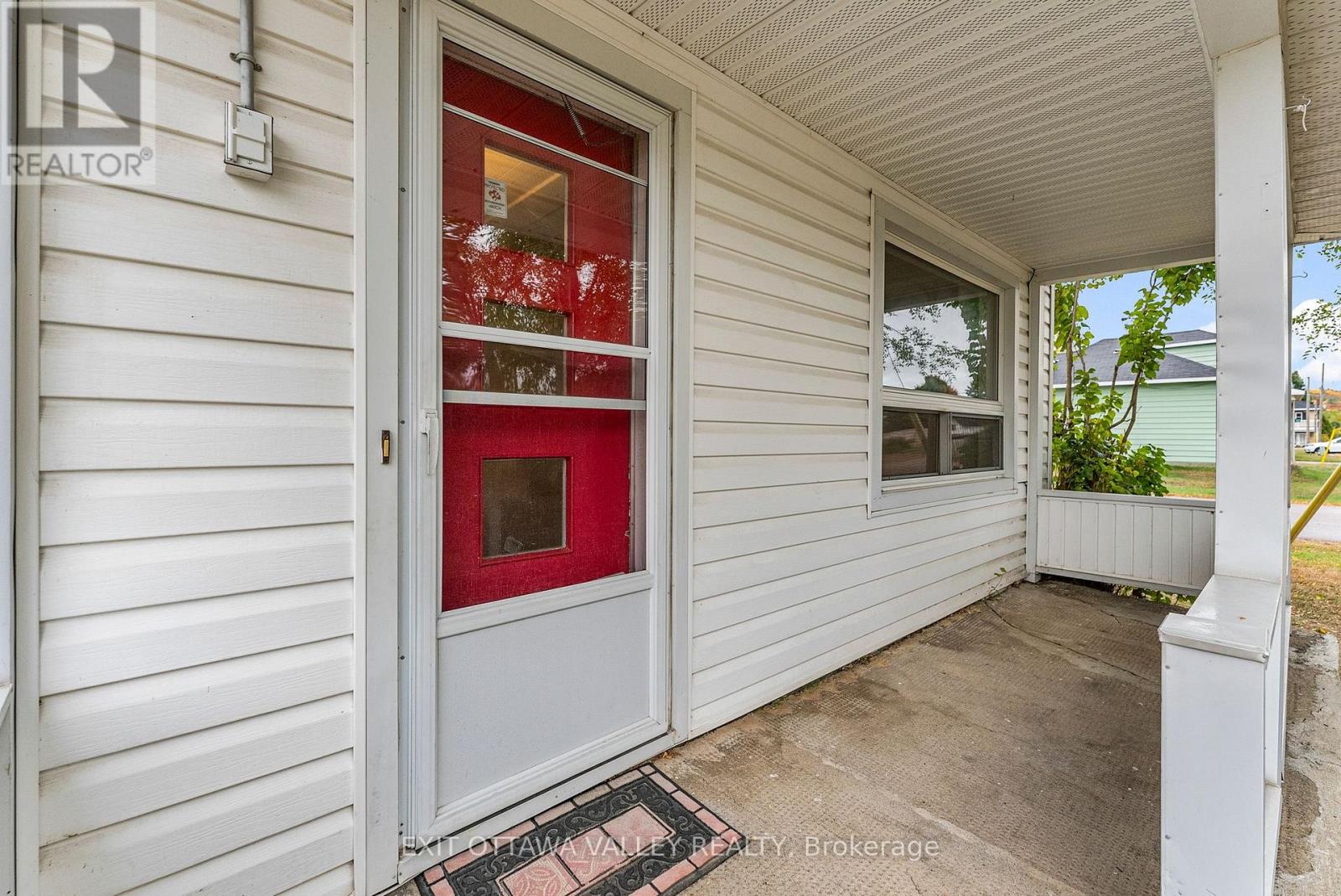 48 Needham Street, Madawaska Valley, Ontario  K0J 1B0 - Photo 7 - X12454057