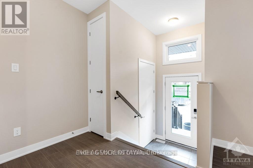 218 Speckled Alder Row, Ottawa, Ontario  K2J 7G8 - Photo 3 - X12453971