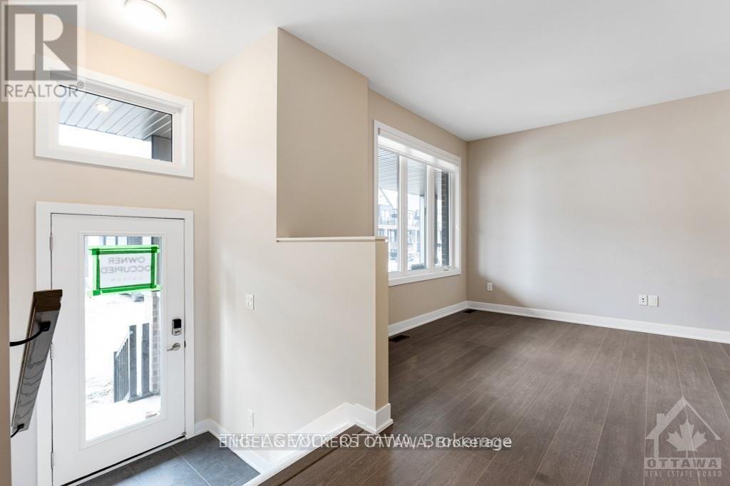 218 Speckled Alder Row, Ottawa, Ontario  K2J 7G8 - Photo 4 - X12453971