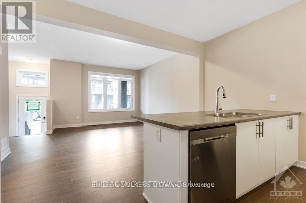 218 Speckled Alder Row, Ottawa, Ontario  K2J 7G8 - Photo 7 - X12453971