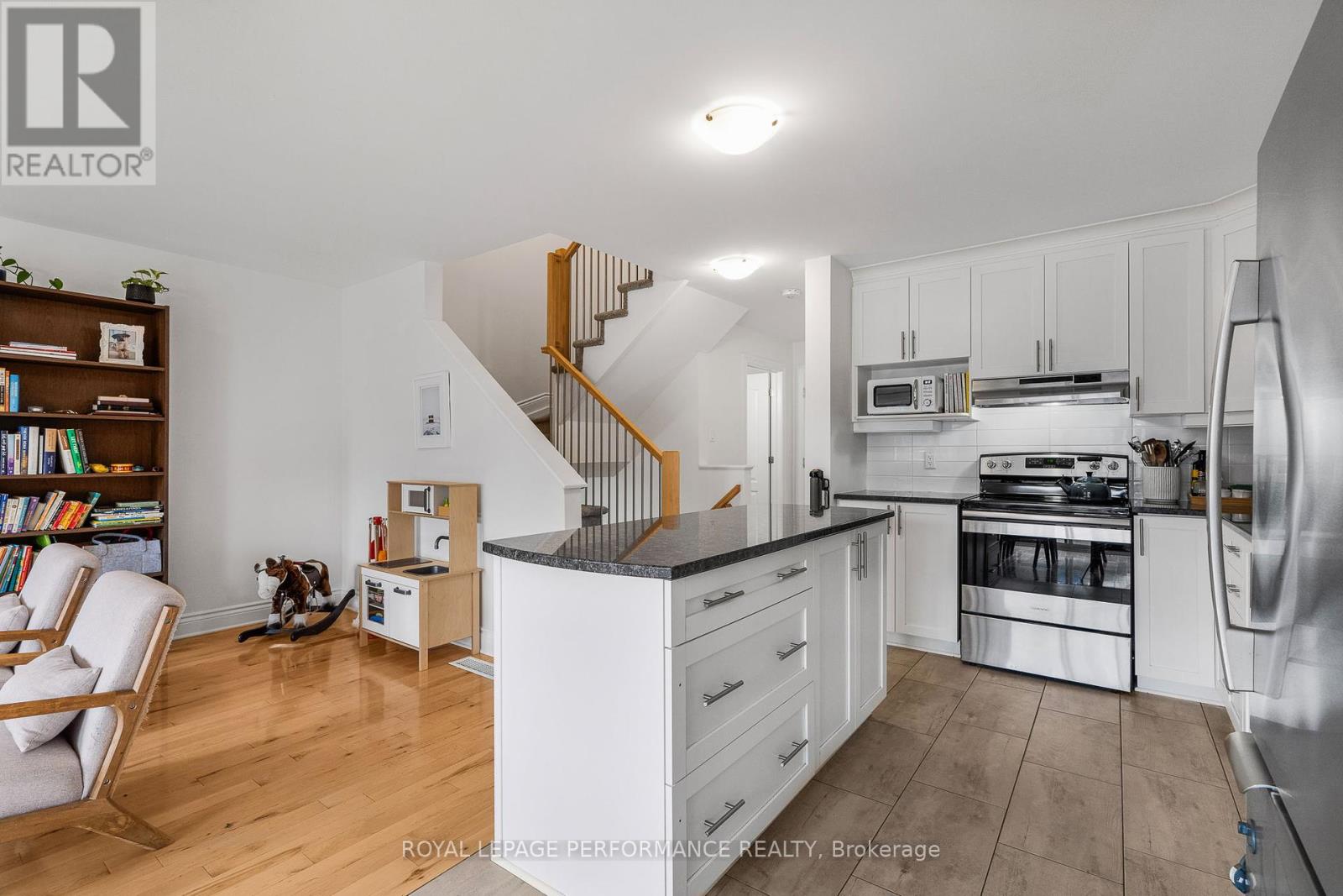 337 Twilight Avenue, Russell, Ontario  K4R 0E3 - Photo 8 - X12454024