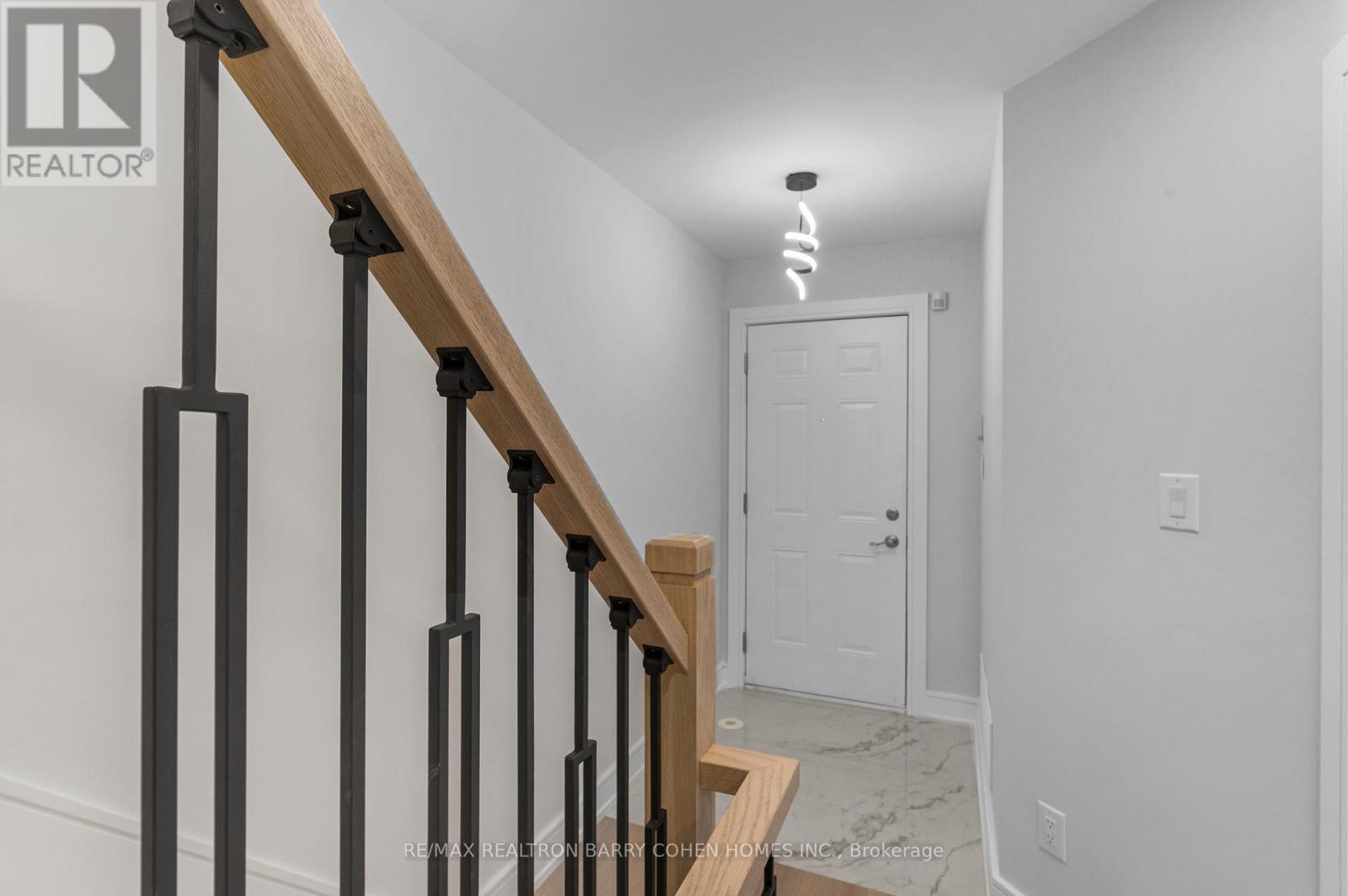 21 - 21 Galleria Parkway, Markham, Ontario  L3T 0A4 - Photo 2 - N12453833