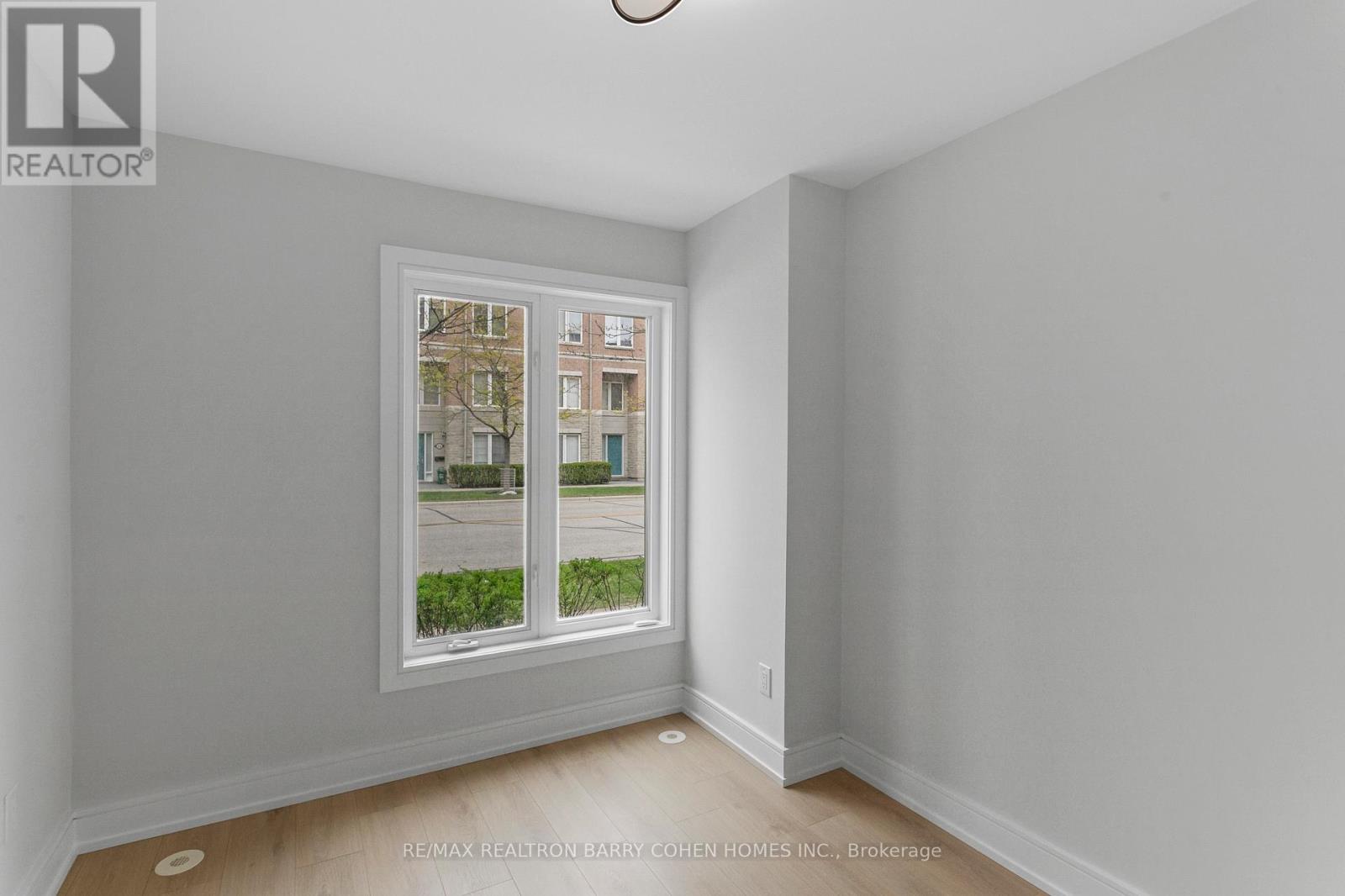 21 - 21 Galleria Parkway, Markham, Ontario  L3T 0A4 - Photo 5 - N12453833