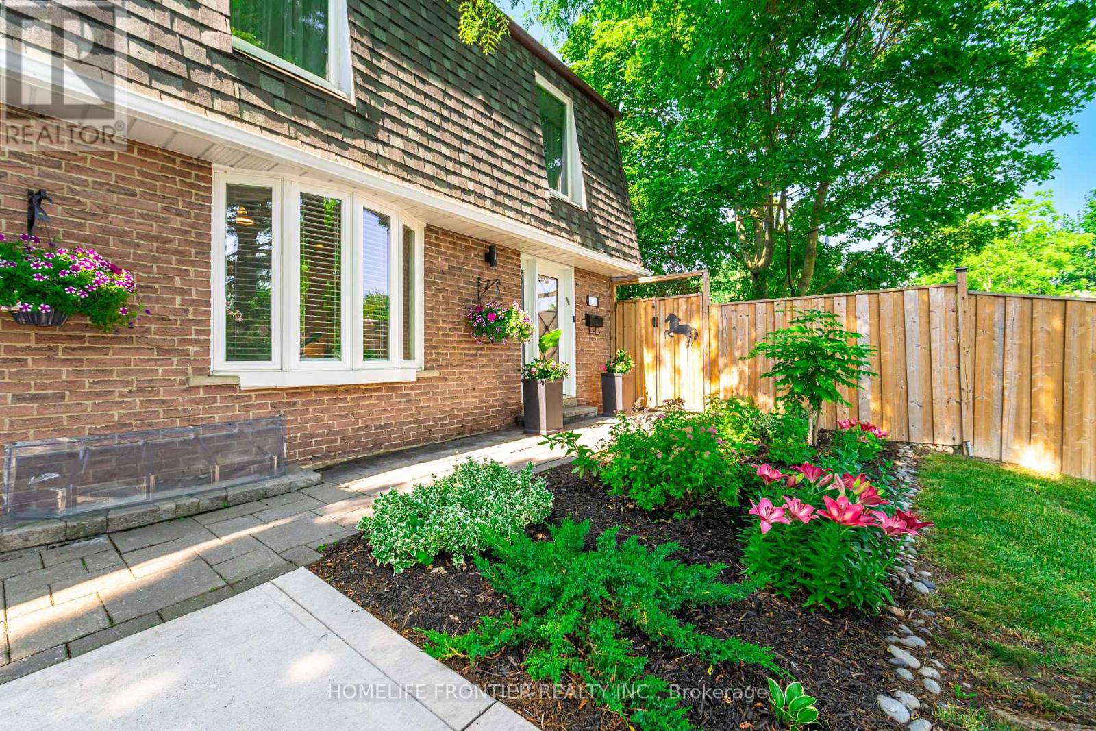 1 Denava Gate, Richmond Hill, Ontario  L4C 5E3 - Photo 6 - N12453845