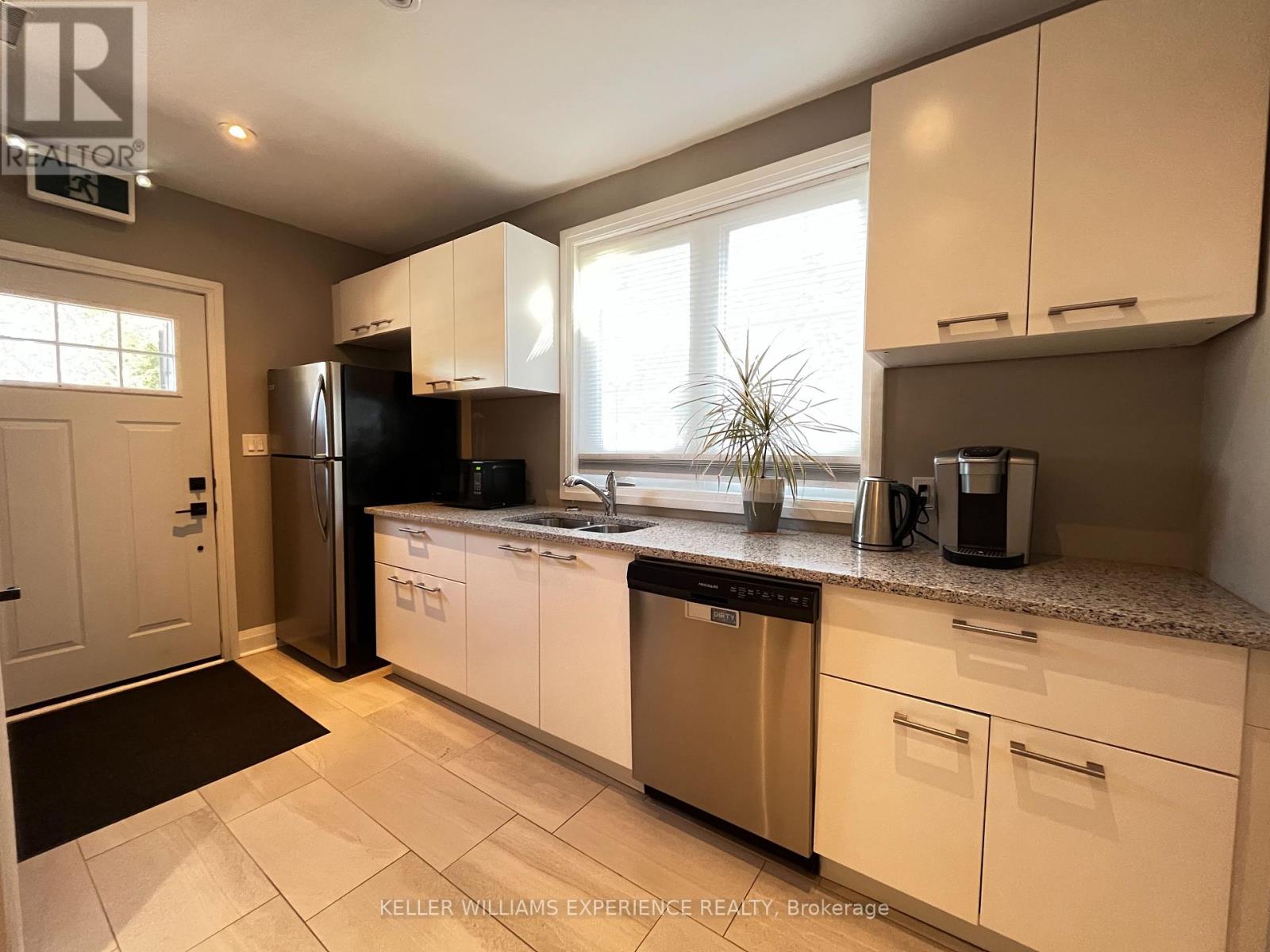 Front Office - 63 Mary Street, Barrie, Ontario  L4N 1T2 - Photo 10 - S12453876