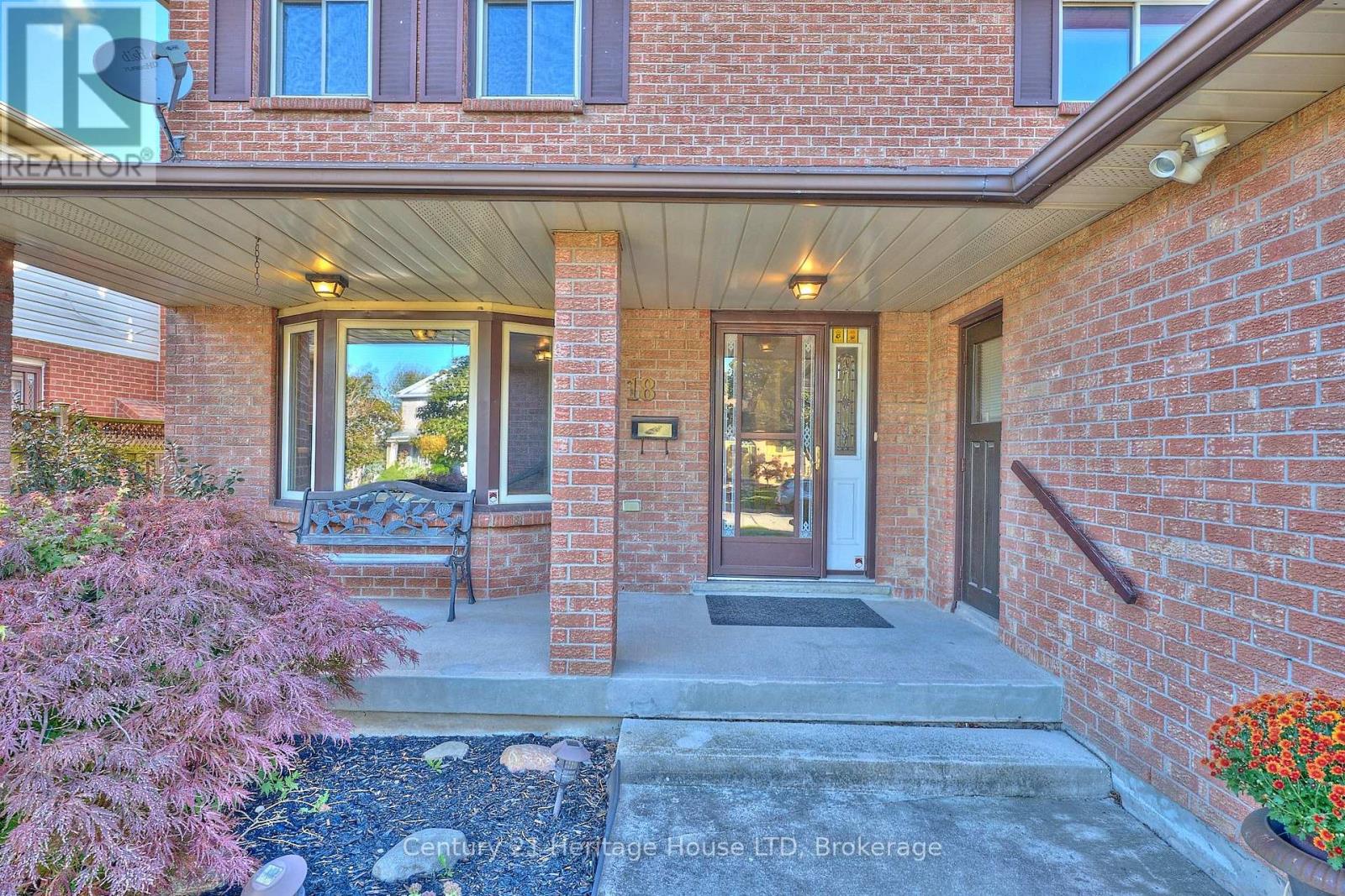 18 Bascary Crescent, St. Catharines, Ontario  L2S 3M8 - Photo 3 - X12454029
