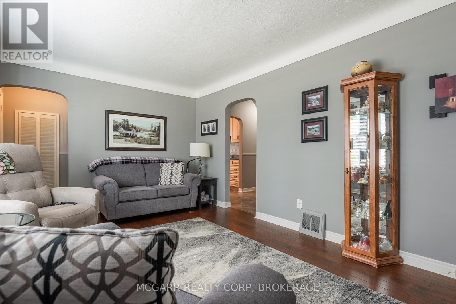 97 Else Street, St. Catharines, Ontario  L2N 2C4 - Photo 5 - X12454080