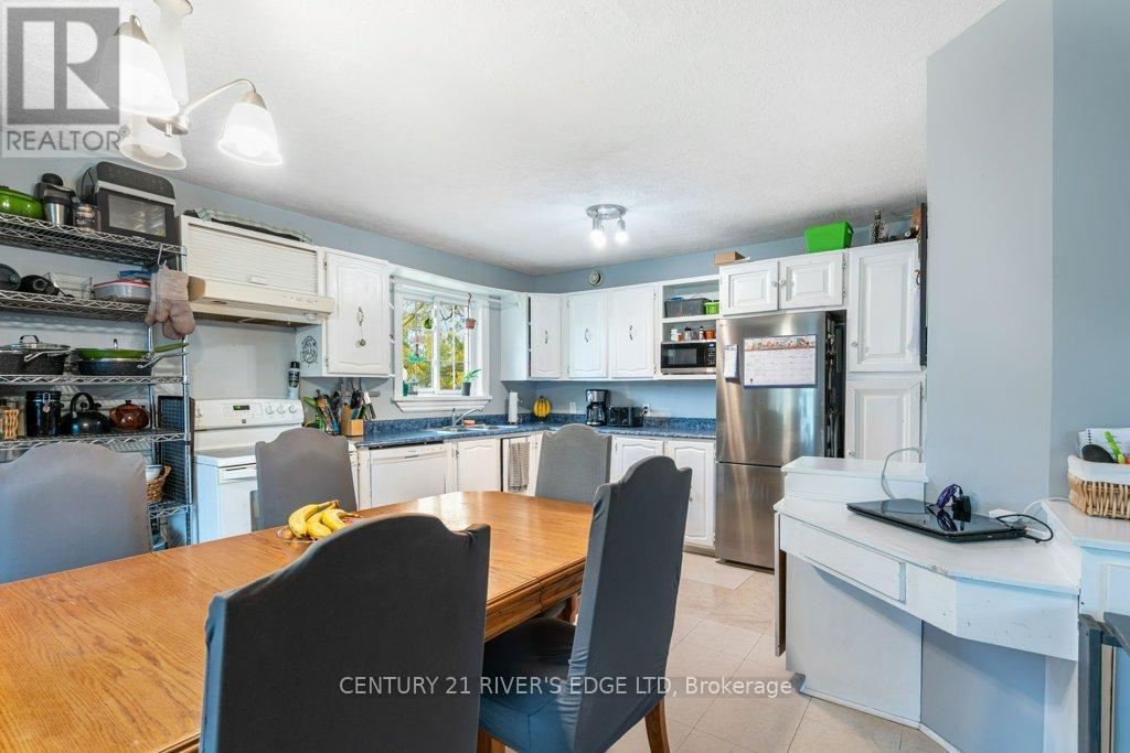 445 Railway Avenue, Prescott, Ontario  K0E 1T0 - Photo 10 - X12454094
