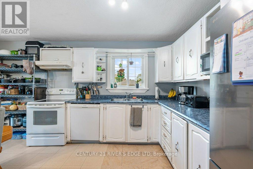 445 Railway Avenue, Prescott, Ontario  K0E 1T0 - Photo 11 - X12454094