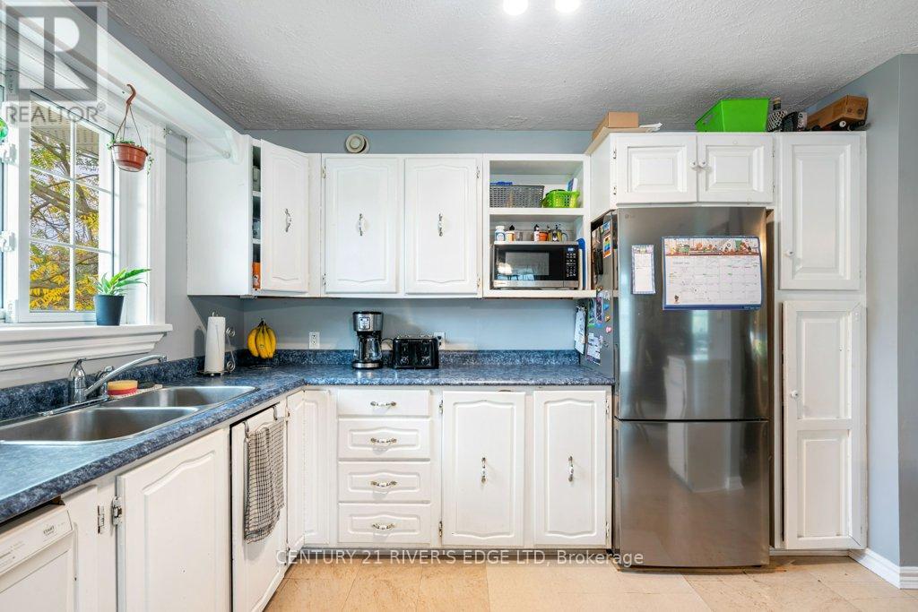 445 Railway Avenue, Prescott, Ontario  K0E 1T0 - Photo 12 - X12454094