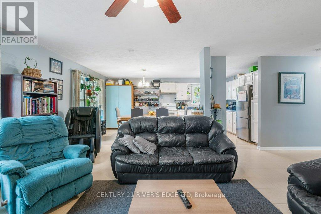 445 Railway Avenue, Prescott, Ontario  K0E 1T0 - Photo 5 - X12454094