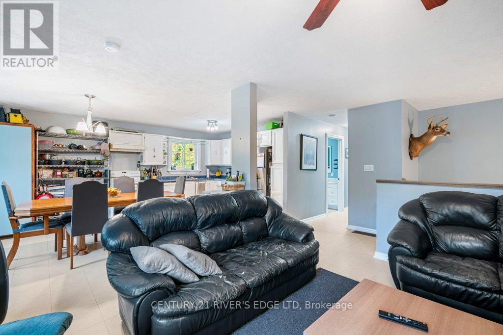 445 Railway Avenue, Prescott, Ontario  K0E 1T0 - Photo 6 - X12454094
