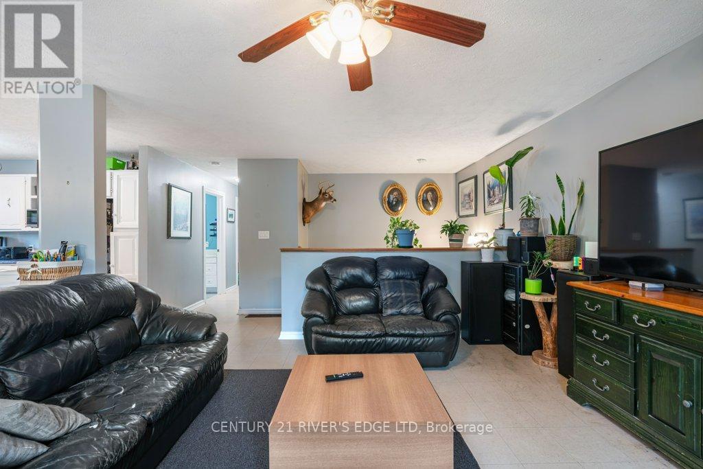 445 Railway Avenue, Prescott, Ontario  K0E 1T0 - Photo 7 - X12454094
